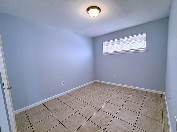 4th image of 8422 Valor Dr