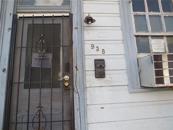 3rd image of 938-40 Congress St