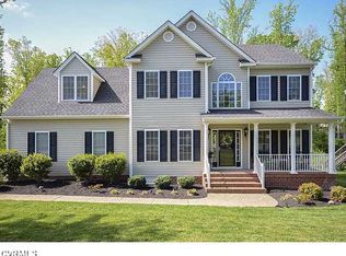 8943 Hollow Oak Dr, Midlothian, VA 23112