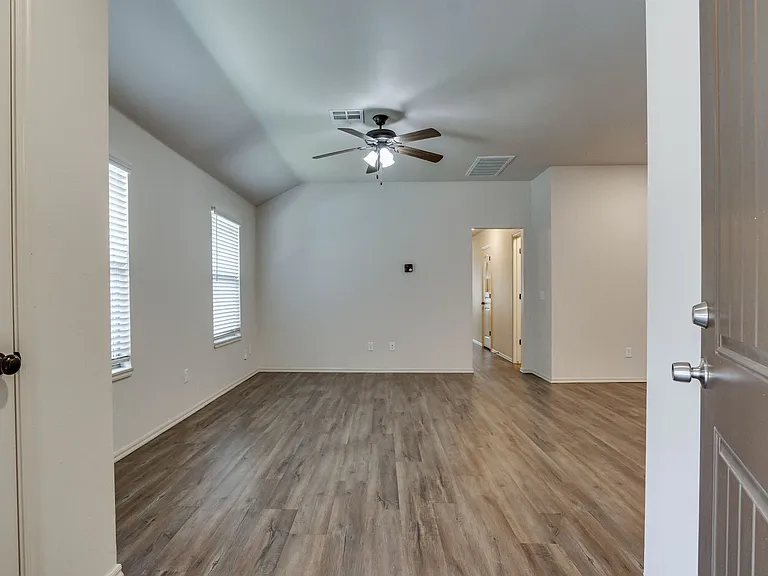 412 Chalk Hill Ct — Photo 5