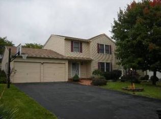 7257 Leafcrest Ln, East Syracuse, NY 13057