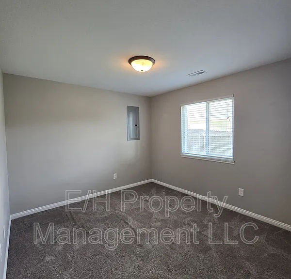 5937 N Millsboro St — Photo 23
