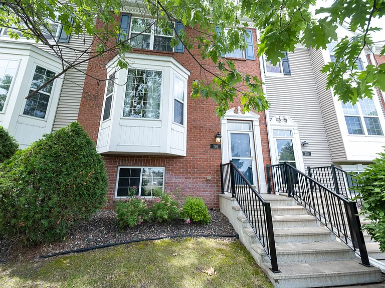 710 Village Pkwy — Photo 28