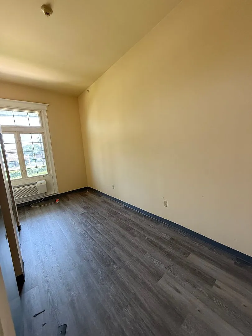 Spacious 2 Bedroom Apartment — Photo 3