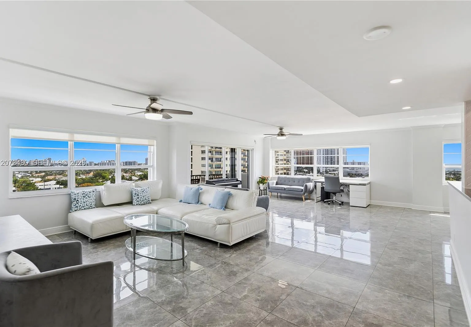 Essex Tower Condo — Photo 4