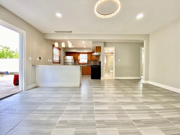 5th image of 152 Manila Ave #1