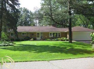 1356 Plover Dr, Highland, MI 48357