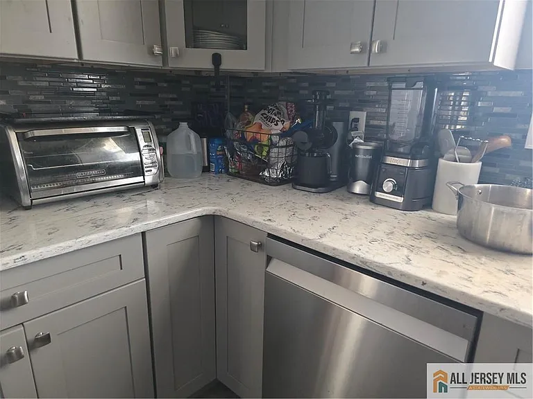 23 Maple St — Photo 7