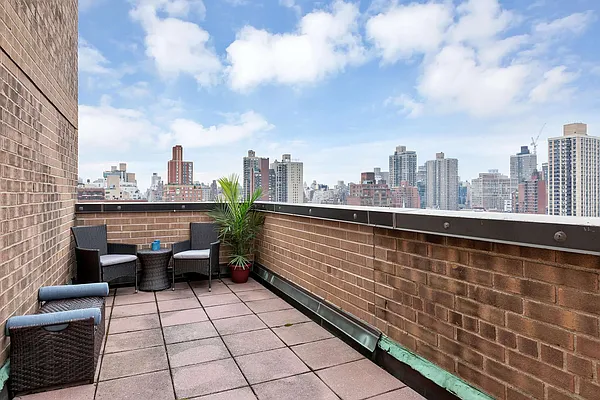 Sold by Nest Seekers International | media 5
