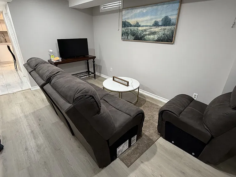 6760 Darcel Ave #BASEMENT — Photo 3