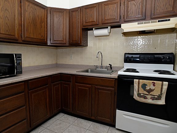 Eat-in Kitchen