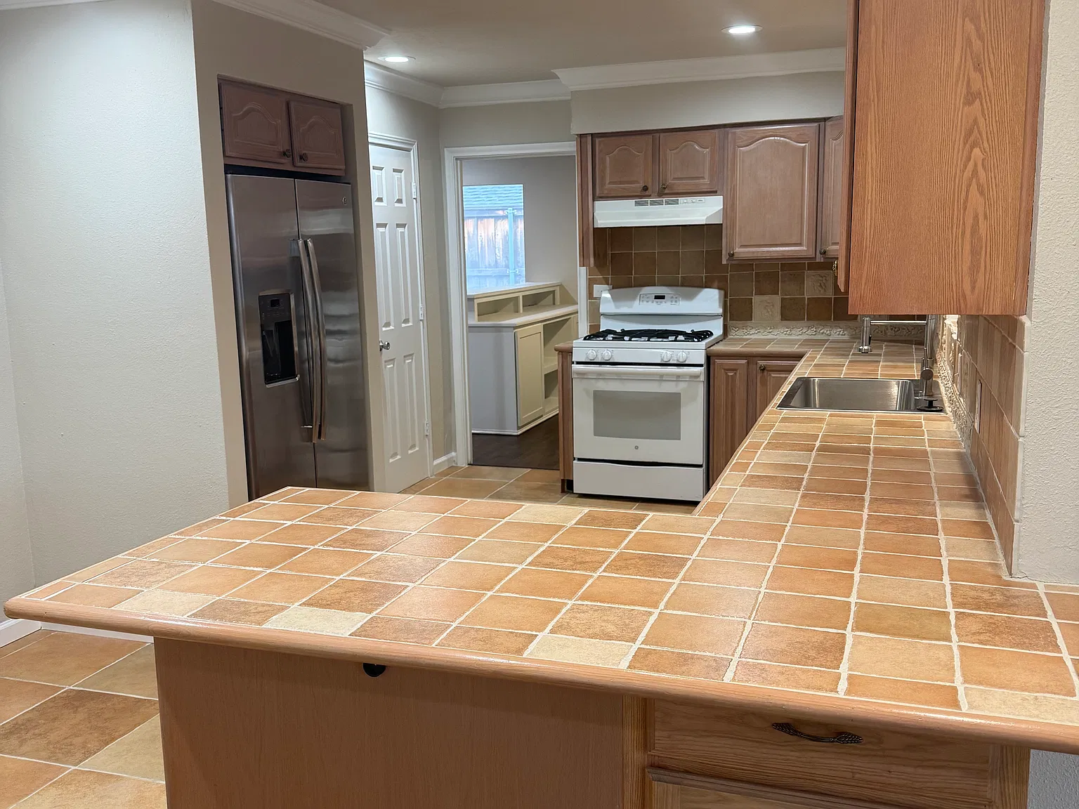 3 bed, 2088 sqft, $3,495 — Photo 3