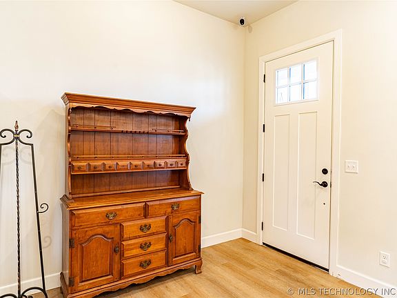 3rd image of 1506 University Cir