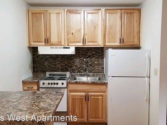3rd image of 926 10th Ave W #23