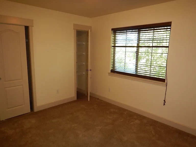 704 NE Loper Ave — Photo 22