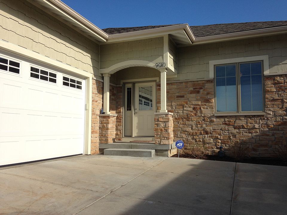 1st image of 9010 Royal Oaks Cir