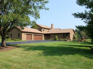 3 Bent Tree Ct, Hawthorn Woods, IL 60047