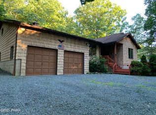 125 Portage Ln, Dingmans Ferry, PA 18328