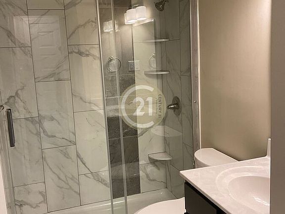 4th image of 318 W 36th St APT 4