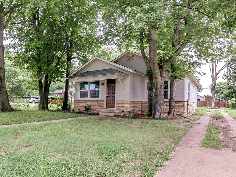 1733 E Marshall St — Photo 13