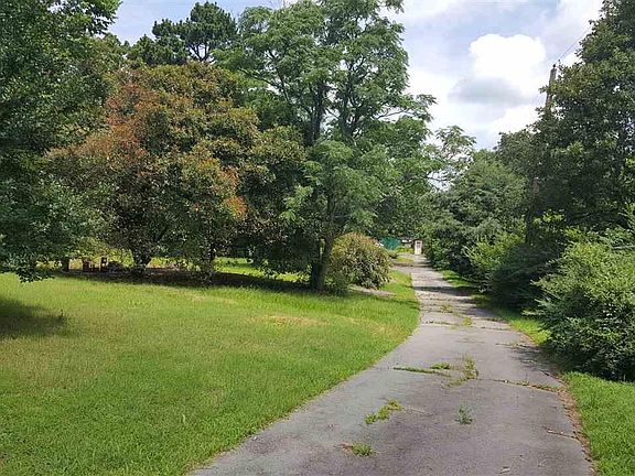 3rd image of 617 W Kiehl Ave