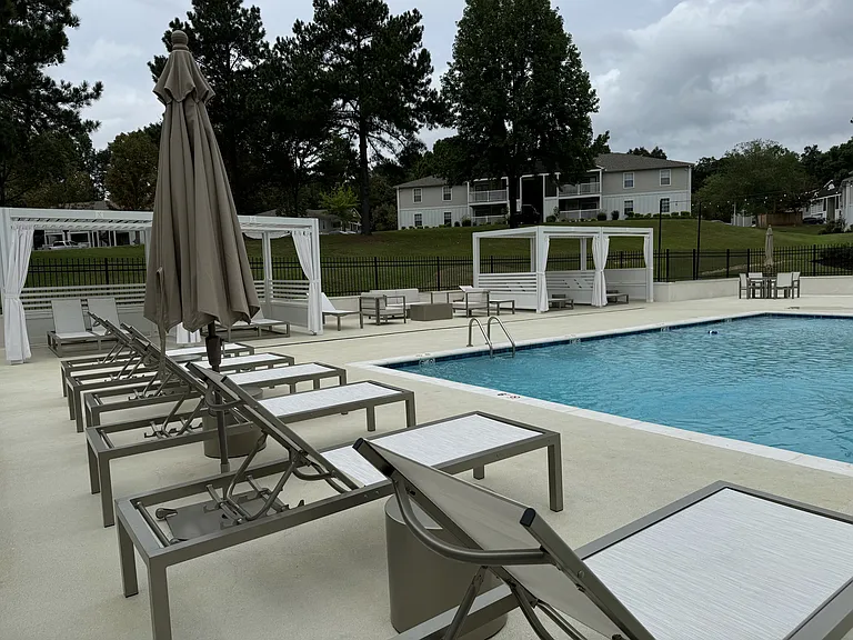 Laurelwood Apartment Homes — Photo 10