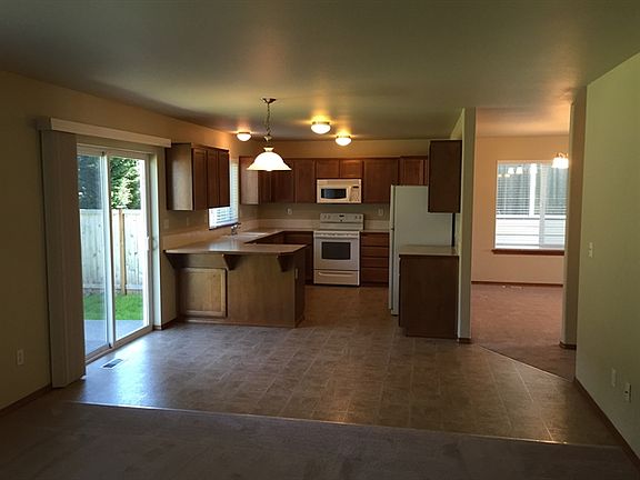 4th image of 18005 17th Avenue Ct E