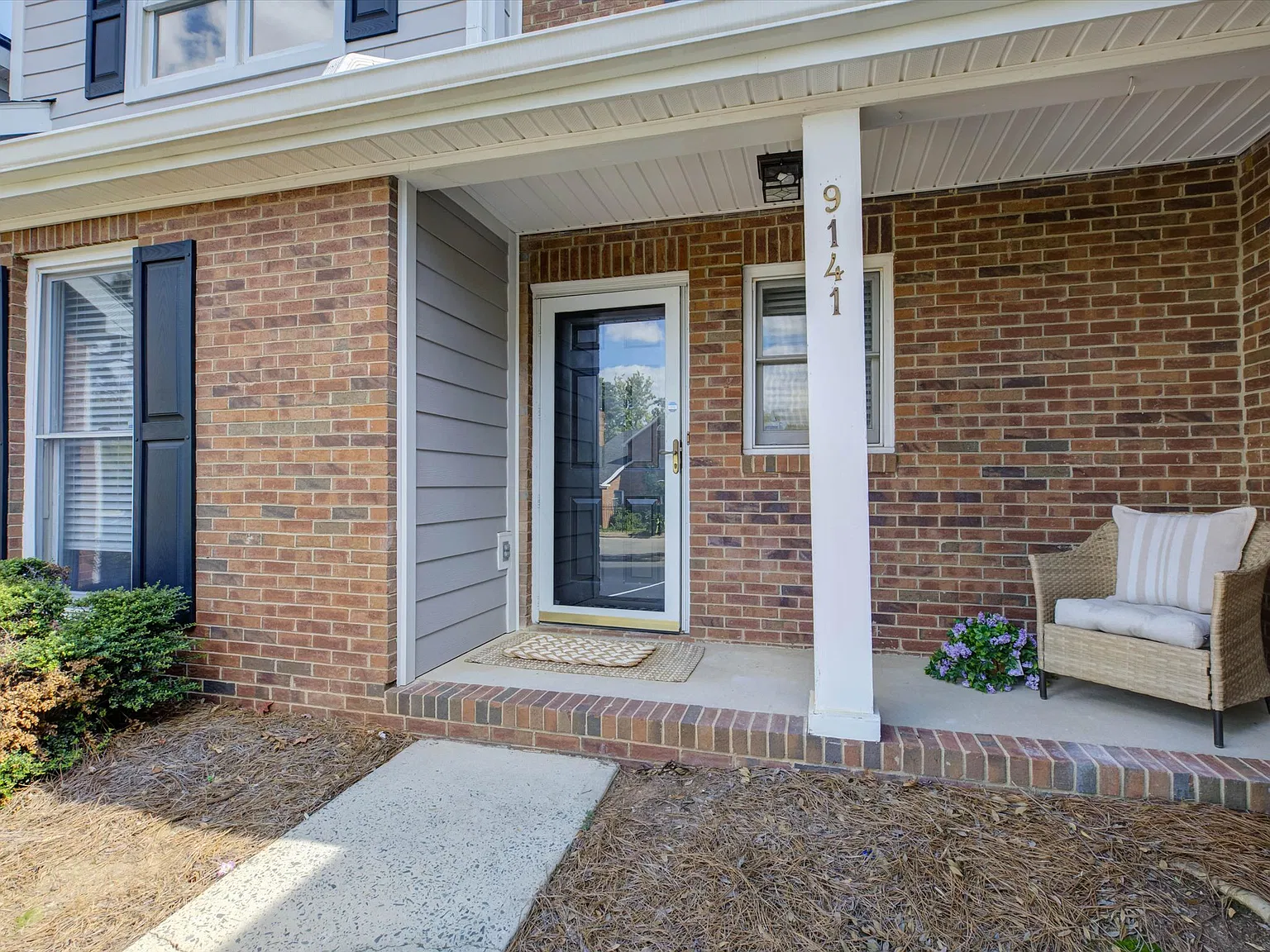2 bed, 2.5 bath, 1319 sqft, $1,995 — Photo 2