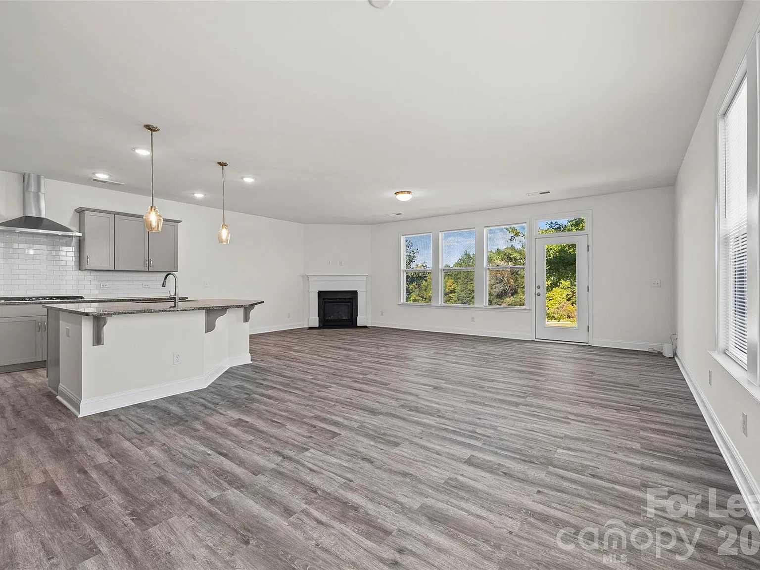 3 bed, 2.5 bath, 2325 sqft, $2,700 — Photo 4