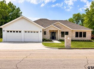 1400 E 1st St, Mount Pleasant, TX 75455