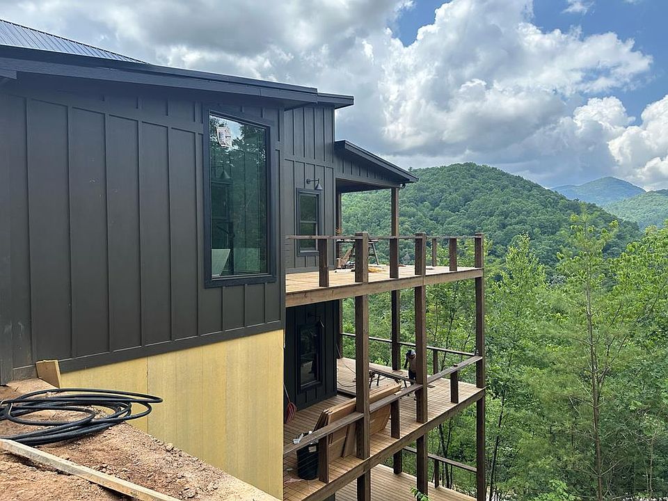 1st image of 121 Stanley Creek Overlook