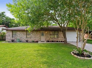 1415 Lakeview Dr, Lockhart, TX 78644