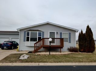 640 Bluebird Cir #B, Sandwich, IL 60548