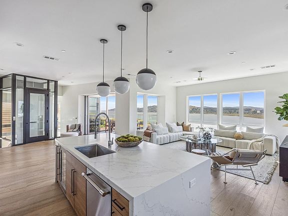 4th image of 33 Drakes Cove Court