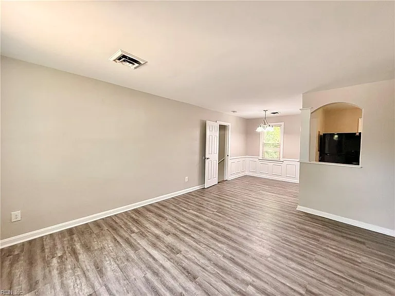 1182 Duncan Dr — Photo 3