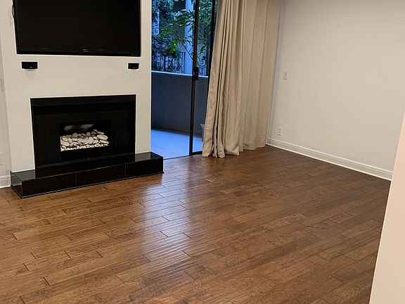 3rd image of 8455 Fountain Ave Unit 628