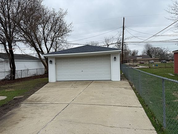 3rd image of 23337 Deziel St