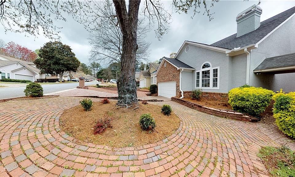 1st image of 2332 Oakwood Way SE