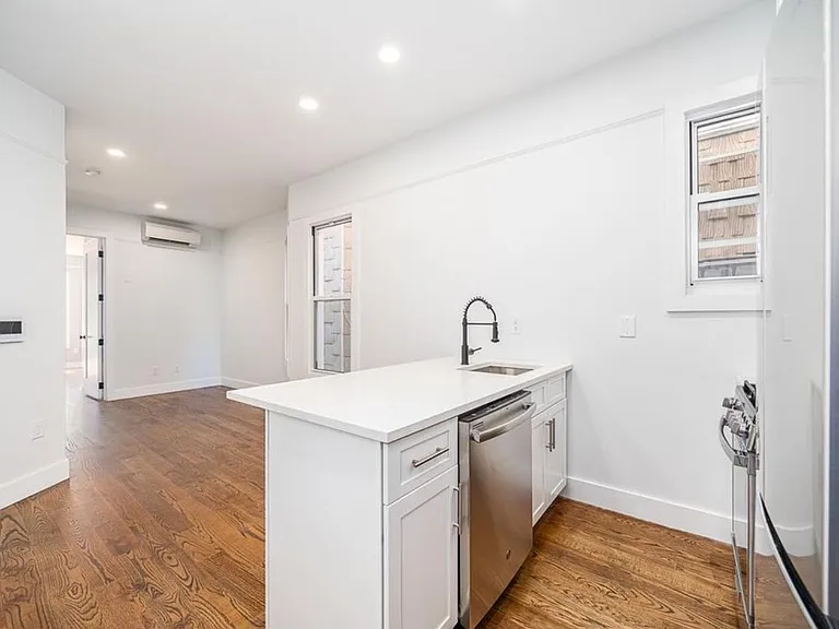 112 Duncan Ave #3C — Photo 9