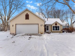 1860 Hilo Ct N, Oakdale, MN 55128