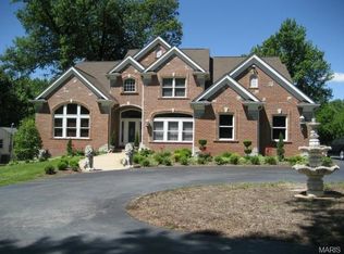 2427 N Ballas Rd, Saint Louis, MO 63131