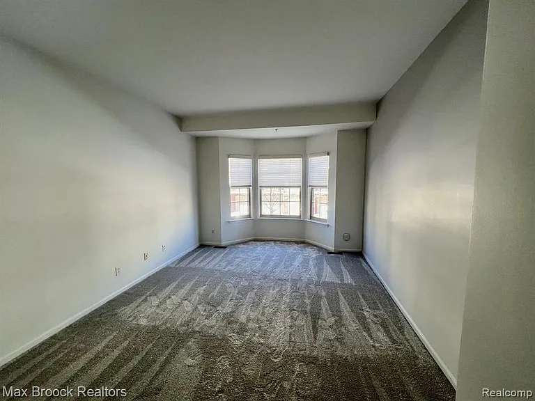 3111 Camden Dr — Photo 6