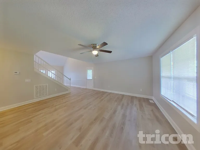 423 Riverwalk Dr NW — Photo 4