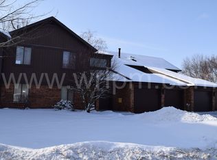 9 Creekside Cir APT D, Elgin, IL 60123