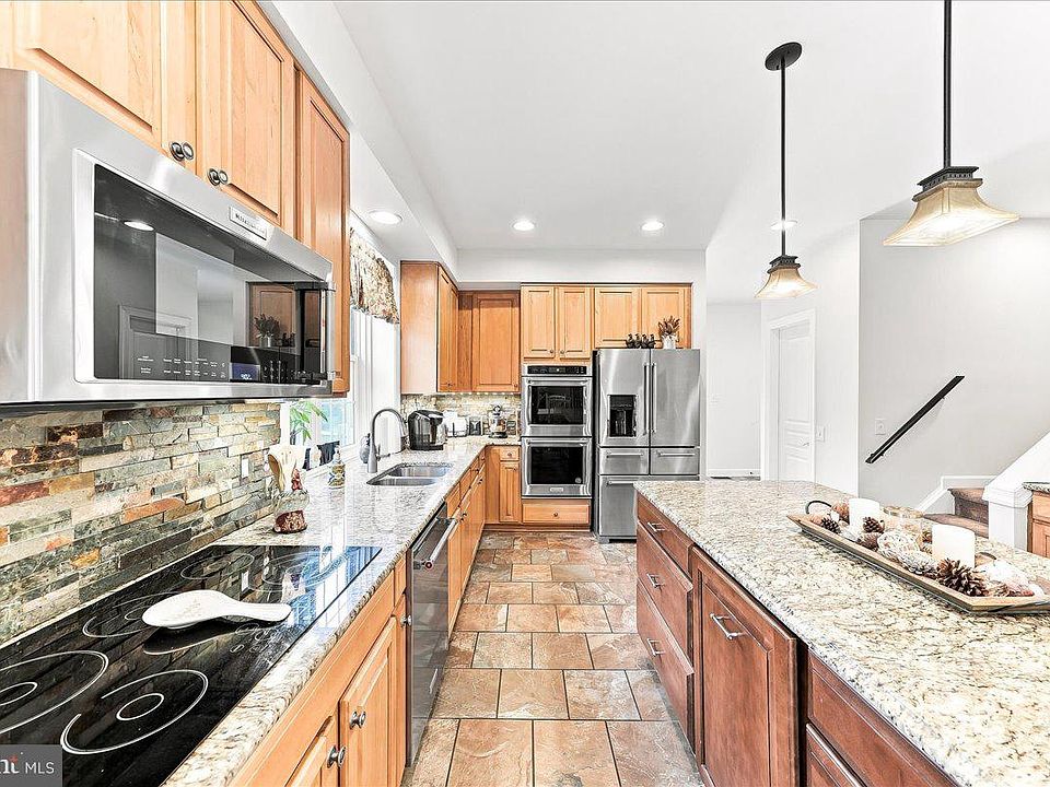 1st image of 39 Maple Ln