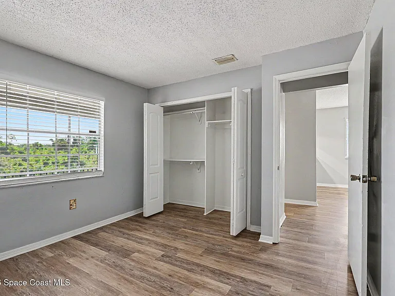 2286 Fox Hollow Dr — Photo 8