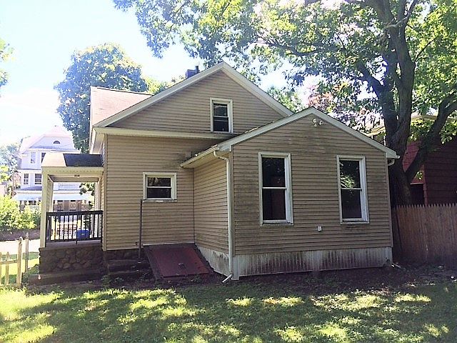 2nd image of 228 Robbins St