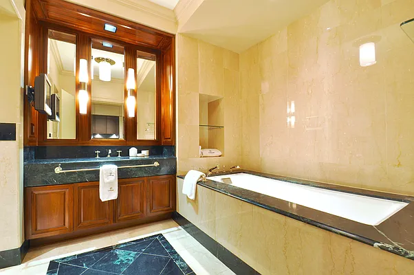 Rented by Compass | media 7