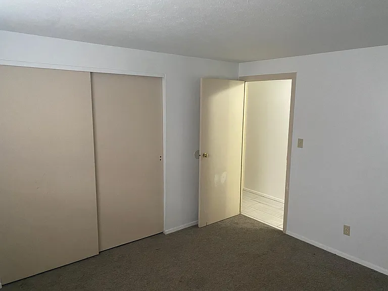 1734 W 28th St #106 — Photo 11