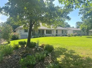 8 Merritt Dr, Bella Vista, AR 72714